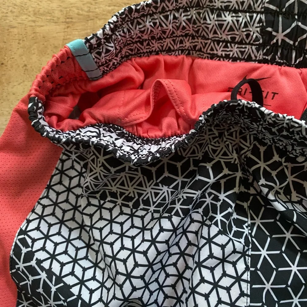 Nike Tempo Dri‎ Fit Girls’ Sz M Geo Pattern Running Shorts